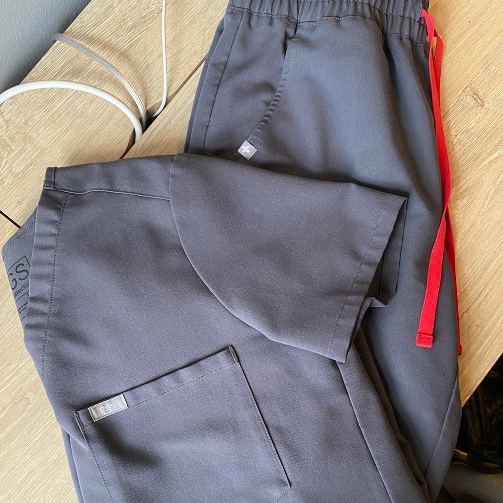 Figs Charcoal Scrubs